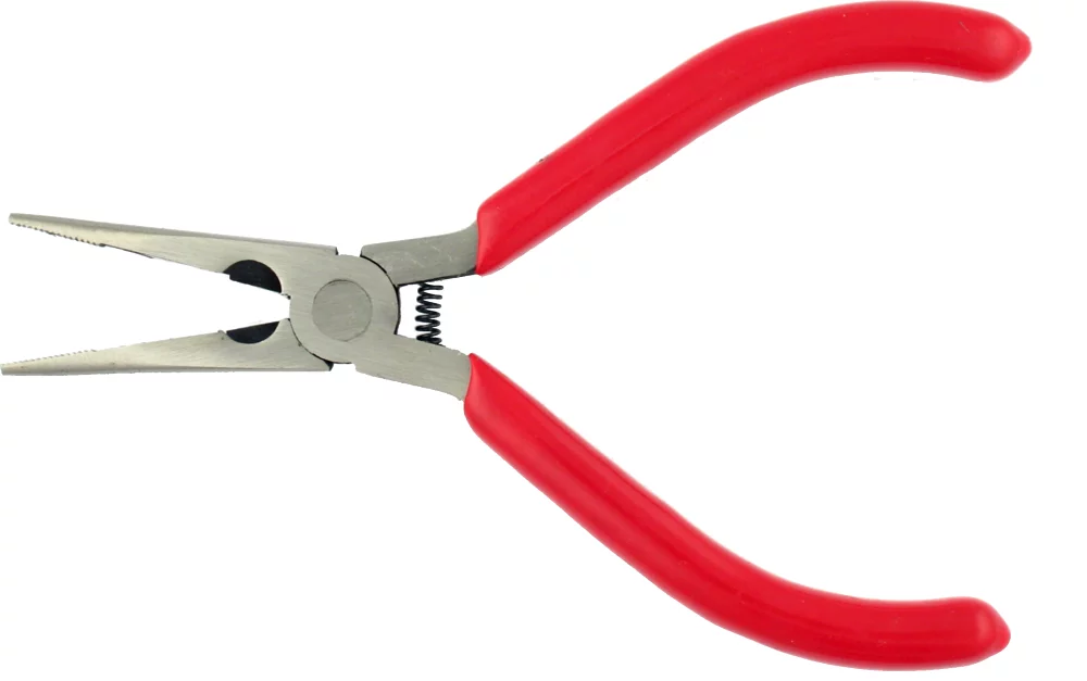 • Articulación entrepasada<br>
• Superficie pavonada<br>
• Mango con recubrimiento protector