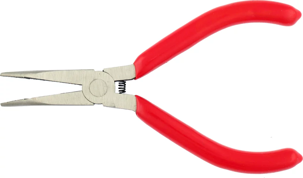 • Articulación entrepasada<br>
• Superficie pavonada<br>
• Mango con recubrimiento protector