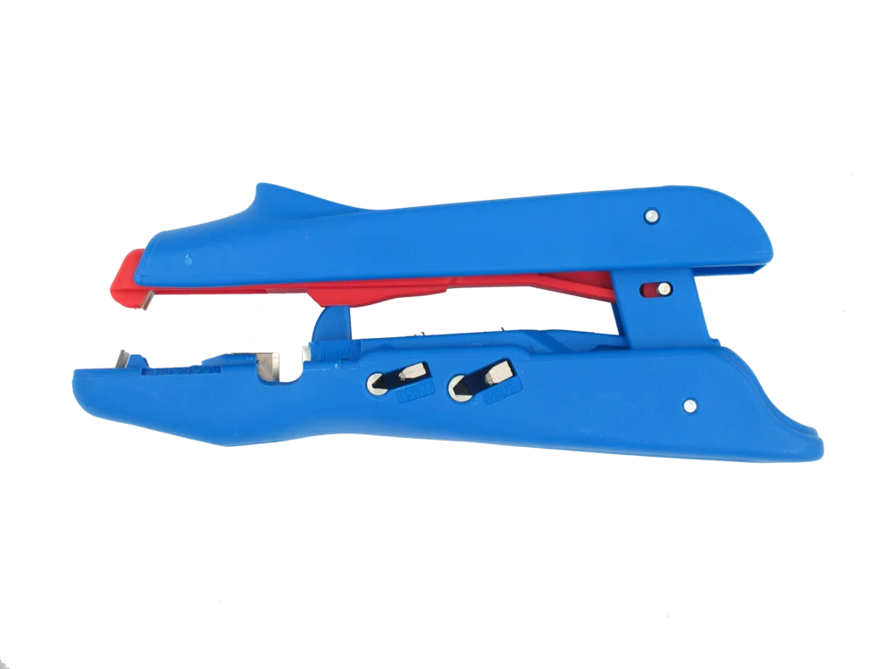 • Para pelar cables de 0,5 - 6,0 mm Ø a 5 mm de longitud.<br>
• Para prensar manguitos de 0,5-2,5 / 4,0-6,0 mm²<br>
• Con cortacable incorporado.