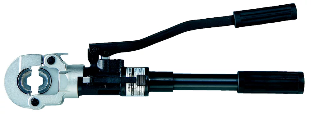 • Prensaterminales hidráulico con matrices intercambiables. <br>
• Cabezal giratorio 360º.<br>
• Bomba hidráulica de dos velocidades. <br>
• Retroceso automático al terminar el prensado.<br> • Dispone de una palanca manual de emergencia.<br> • Incluye matricería completa de 16-300mm² Cu - 10-240mm² Al y caja de transporte.

