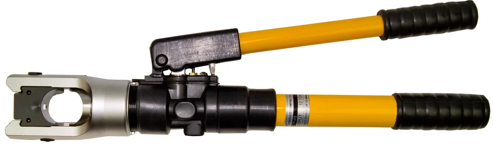 • <b>Punzonado profundo</b> para terminales y conectores de <b>35-240mm² AL.</b><br>
• Cabeza giratoria 180º.<br>
• Bomba hidráulica manual incorporada.<br>
• Incluye caja de transporte de plástico.<br>
• Fuerza de trabajo de 12 Tn.<br>
• <b>Prensado hexagonal de 6-300 mm² Al (opcional).</b><br>

