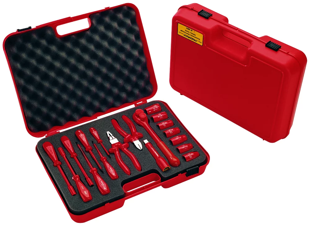 • Todas las herramientas según última norma <b>VDE 0680/2.</b><br>
• Maletín de plástico resistente PVC. <br>
• Contiene:<br>
- Alicate Universal <b>doble aislamiento 1000V</b> 14.25.19<br>
- Alicate cortalambre <b>doble aislamiento 1000V</b> 14.30.16 <br>
- Prolongador carraca 125 mm  <b>doble aislamiento 1000V</b> 40.42.12<br>
 - Carraca reversible	40.41.00 <br>
- Vaso hexagonal hembra <b>doble aislamiento 1000V </b>40.45.10/11/12/13/14/17/19 <br>
- Destornilladores hexagonales hembra	<b>aislados 1000V</b> 1900/6/7/8 <br>
- Destornilladores planos <b>aislados 1000V</b> 947/2,5 - 4 - 5,5 <br>
- Destornillador philips 936/1<br>