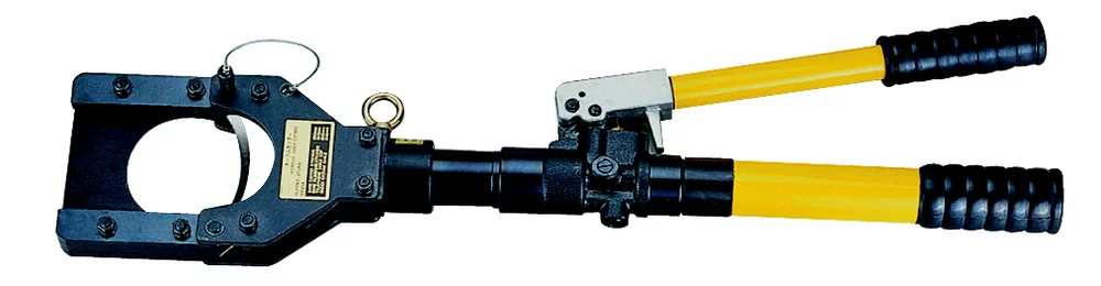 • Con bomba manual incorporada de dos velocidades.<br>
• Para cortar cables <b>Cu/Al </b>hasta 85 mm Ø.<br>
• Para cortar cables subterráneos <b>armados</b> hasta 50
mm Ø.<br>
• Fuerza de corte: 60 Kn.<br>
• Caja metálica incluida.<br>
• Cabezal giratorio 180°.

