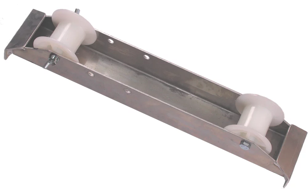 • Para bobinas de cable de <b>máximo 800 mmØ</b>.<br>
• Cuerpo de aluminio.<br>• Rodillos de nylon alojados en rodamientos.<br> • Distancia entre
rodillos regulable. <br>• <b>Para un juego se necesitan
dos rieles de rodadura.</b>