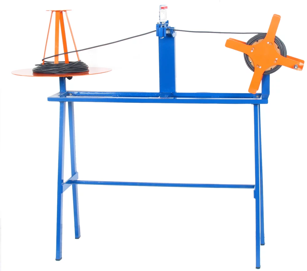 • Aparato de medir y bobinar cable manual.<br />• Para cables de 1 a 16 mm. Ø<br />• <b>Con medidor M20 homologable</b><br>• Con devanadora, referencia 76.86.20<br> • Con plato receptor de 500 mmØ y  350 mm de altura.<br> • Capacidad máxima de 30 Kg.<br />• Bobinadora con núcleo de acero regulable de 140 mm. Ø hasta de 300 mm. Ø y ancho de 100 mm.<br />